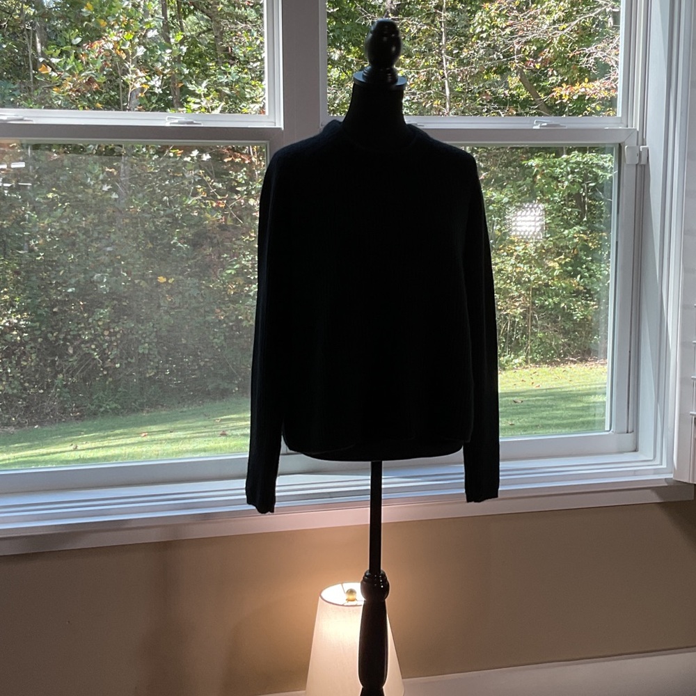 Jenni Kayne Elegant Black Cashmere Turtleneck Sweater